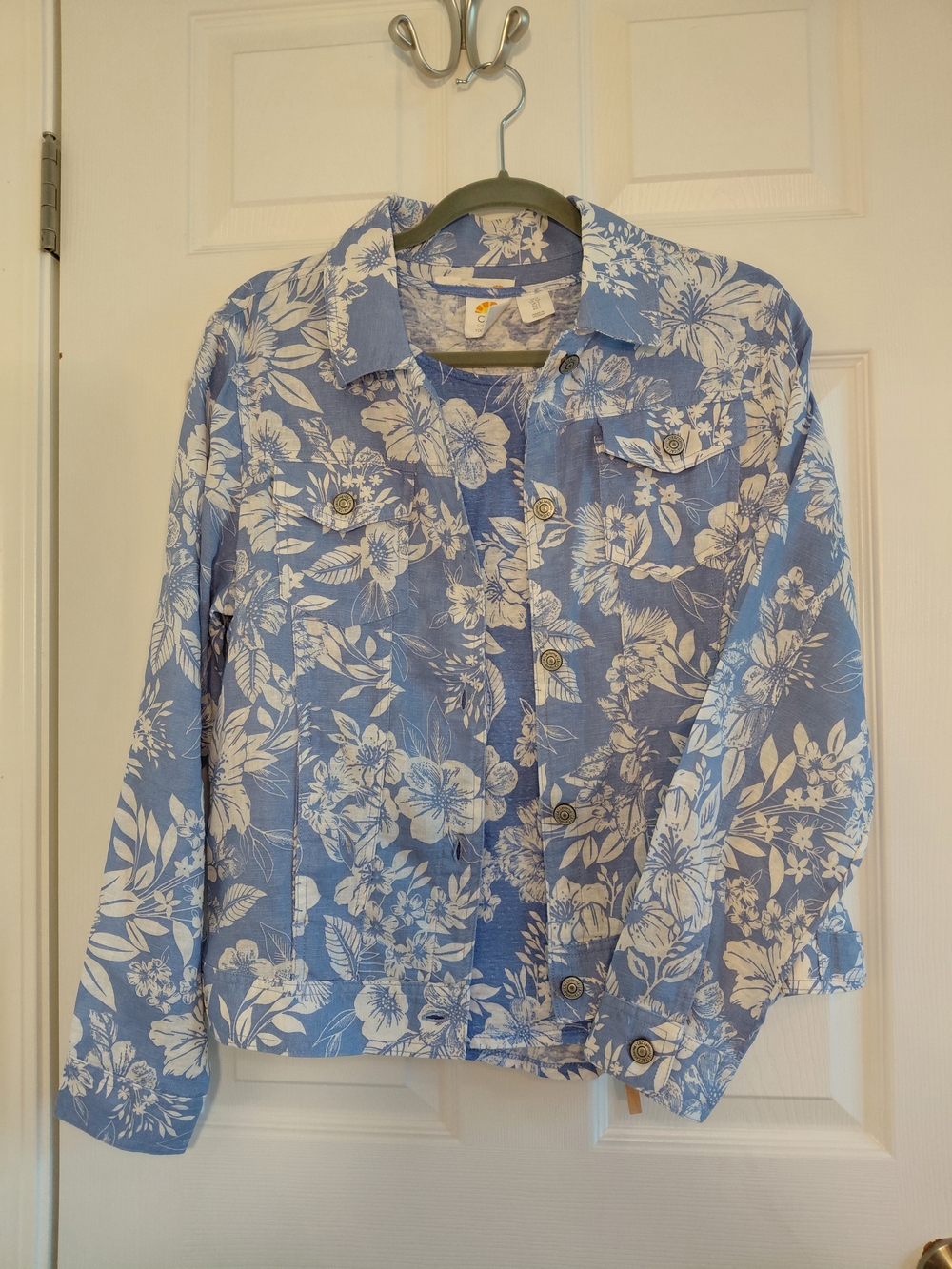 C&C California Blue & White Linen Floral Shirt Jacket With Matching Tank